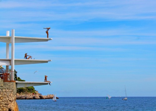 Donne in tuffo . Nizza Porto - Manichini.